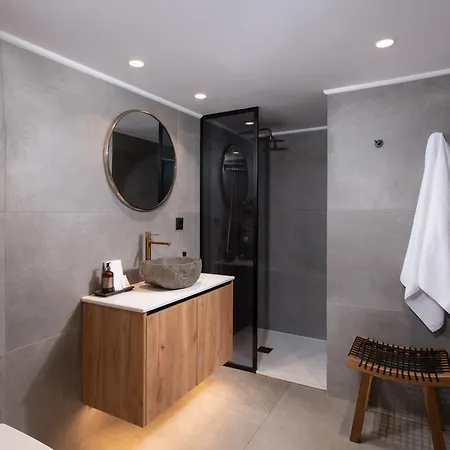 Fluvian Villa *
